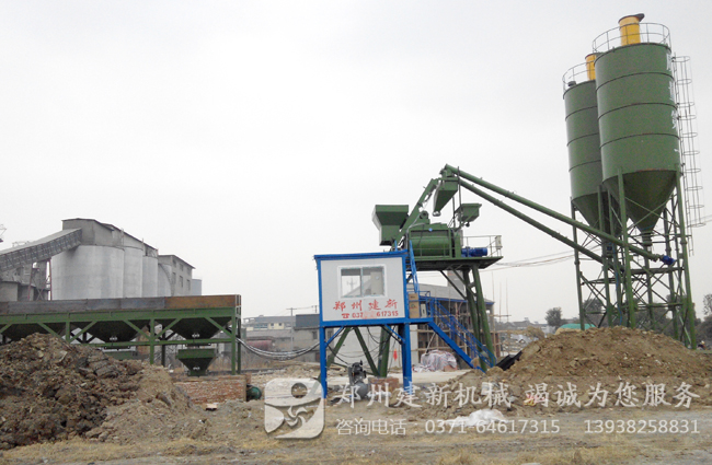 浙江湖州HZS75混凝土搅拌站生产现场