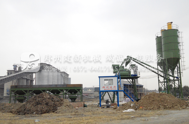 浙江湖州HZS75混凝土搅拌站生产现场