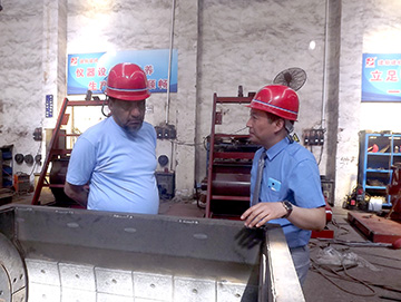 沙特客户前来郑州建新公司购买混凝土搅拌站设备